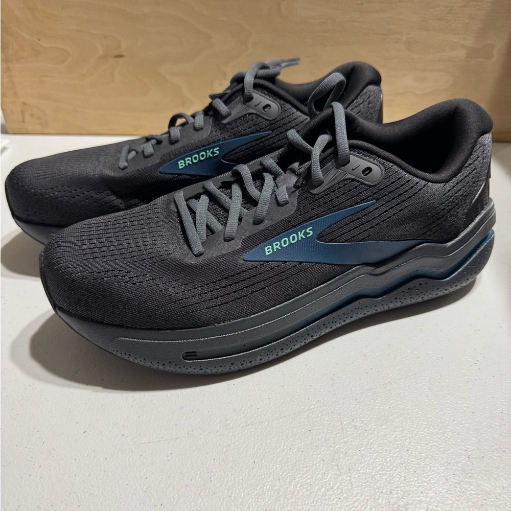 Brooks Ghost Max running shoes men’s 10